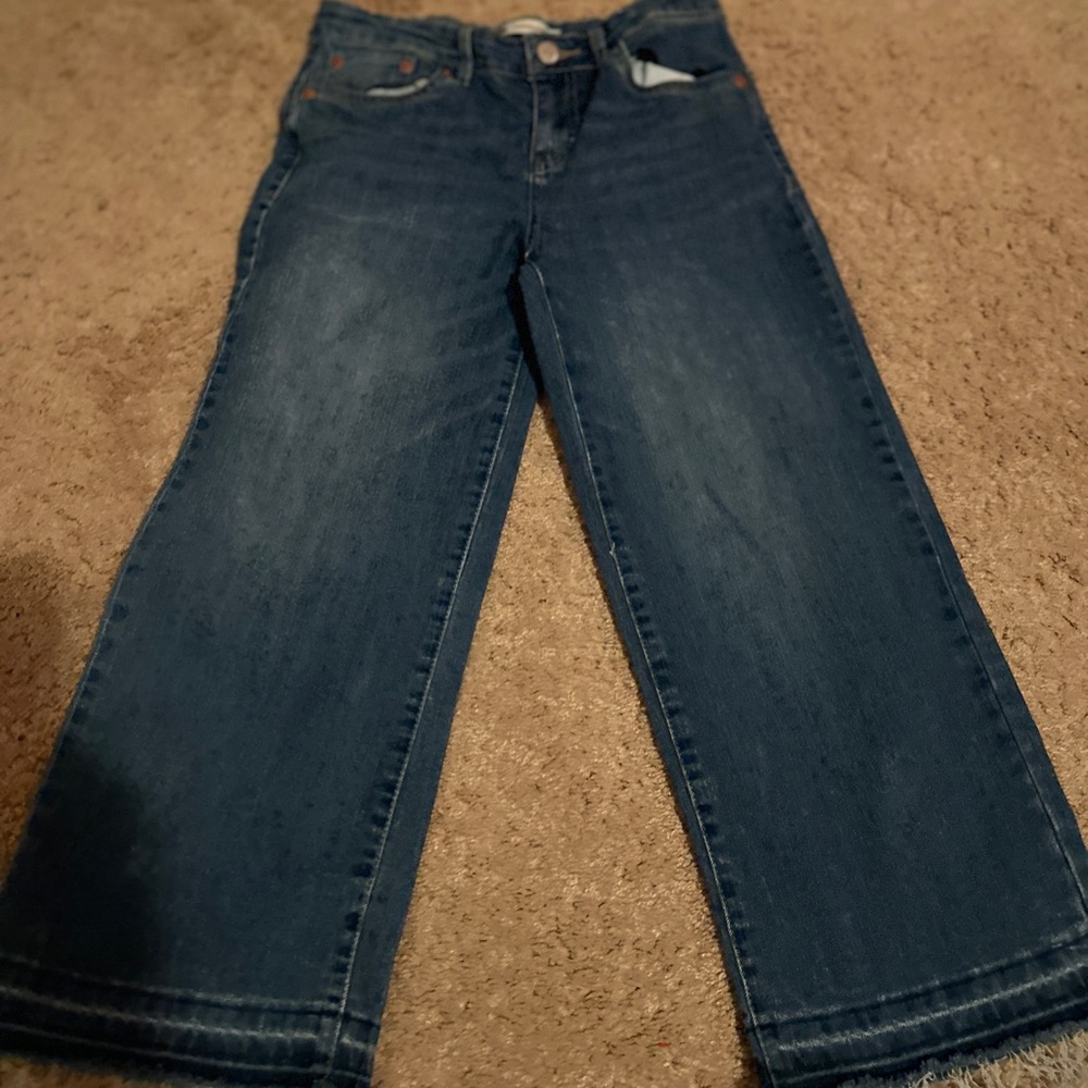 Levi’s girls size 12 cropped jeans.